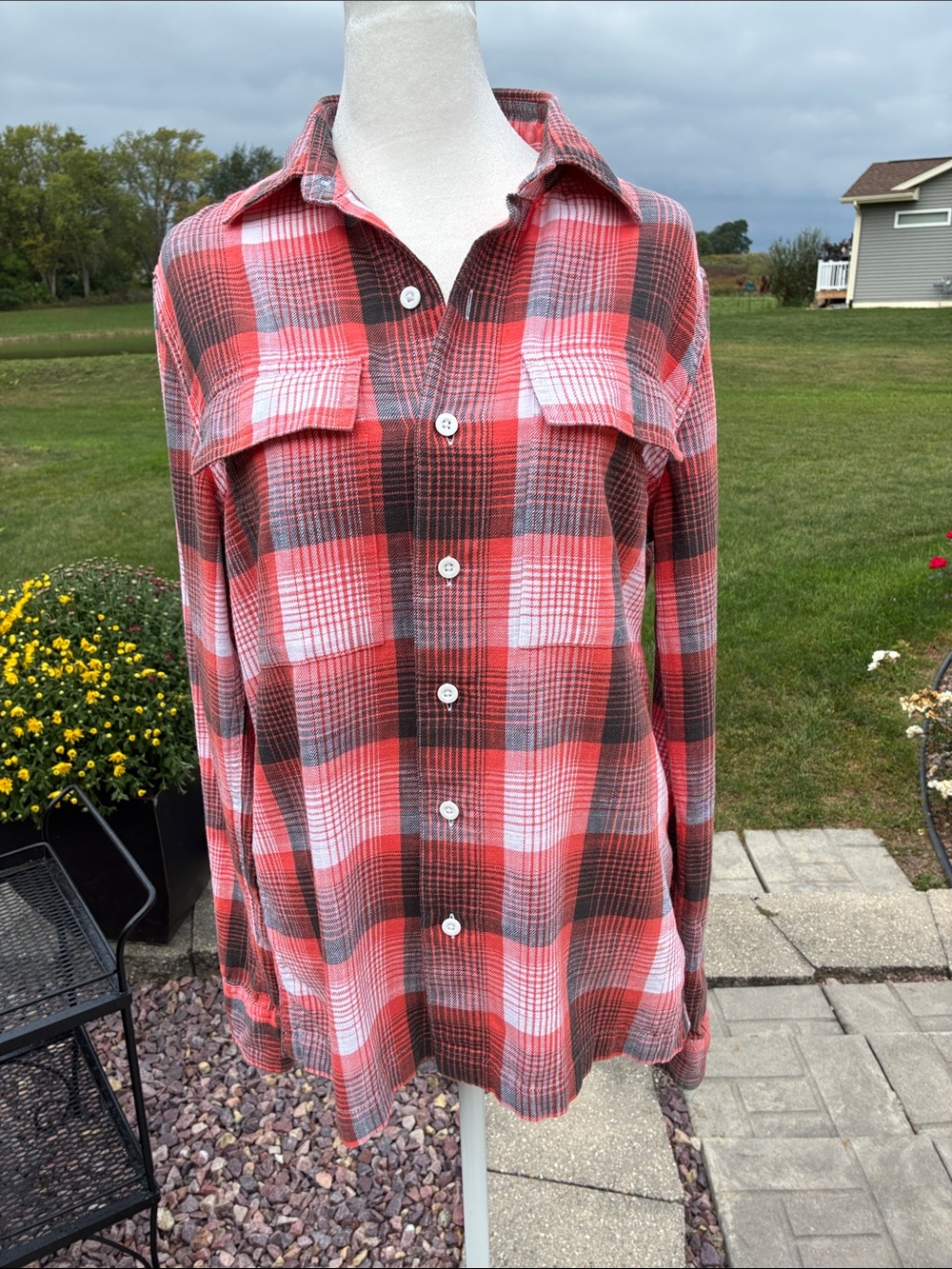 American Eagle Outfitters Flannel Plaid Button-Down Shirt